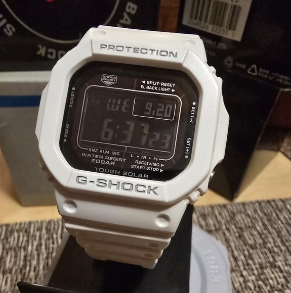 Near Mint! White Casio G-Shock GW-M5610MD-7 . Multi Band 6 Solar - Picture 3 of 13